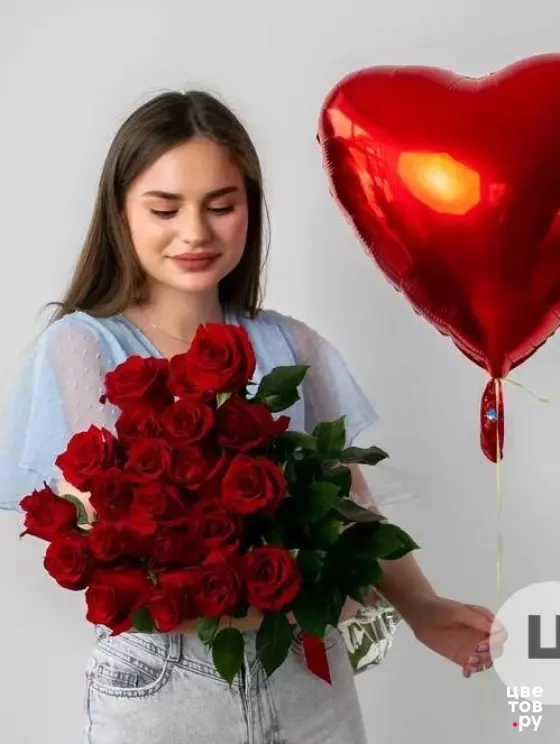 Джоан - 21 ароматная бордовая роза и шарик сердце