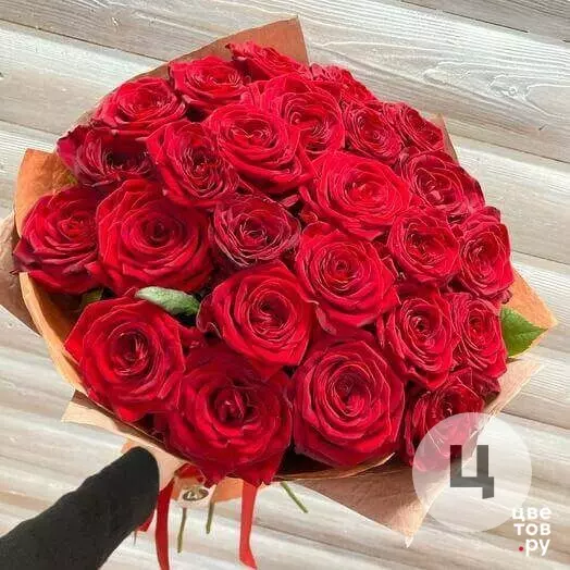 Лэсси - 25 ароматных бордовых роз